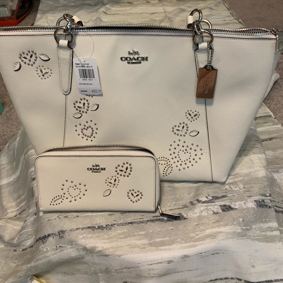 Beautiful & chic Coach tote and wallet with rivets - Picture 2 of 7